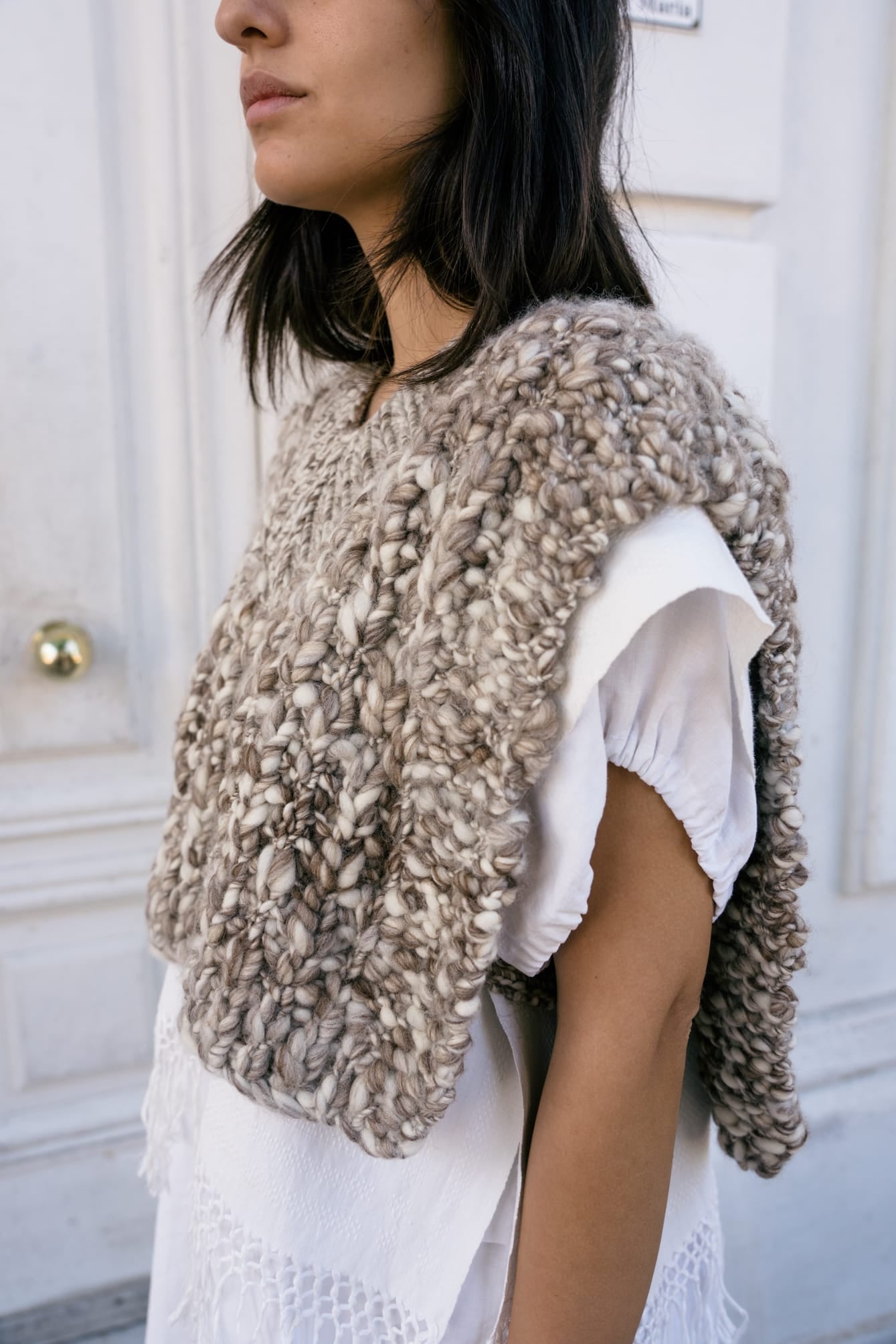 Vest Higo in soft stone grey — hand-knitted merino wool, alternate view.